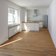 Küche und Essbereich zum Garten